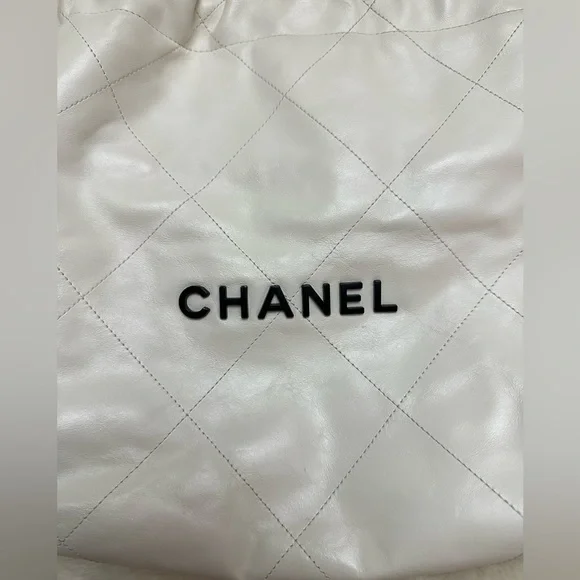 22 Handbag - Picture 6 of 13